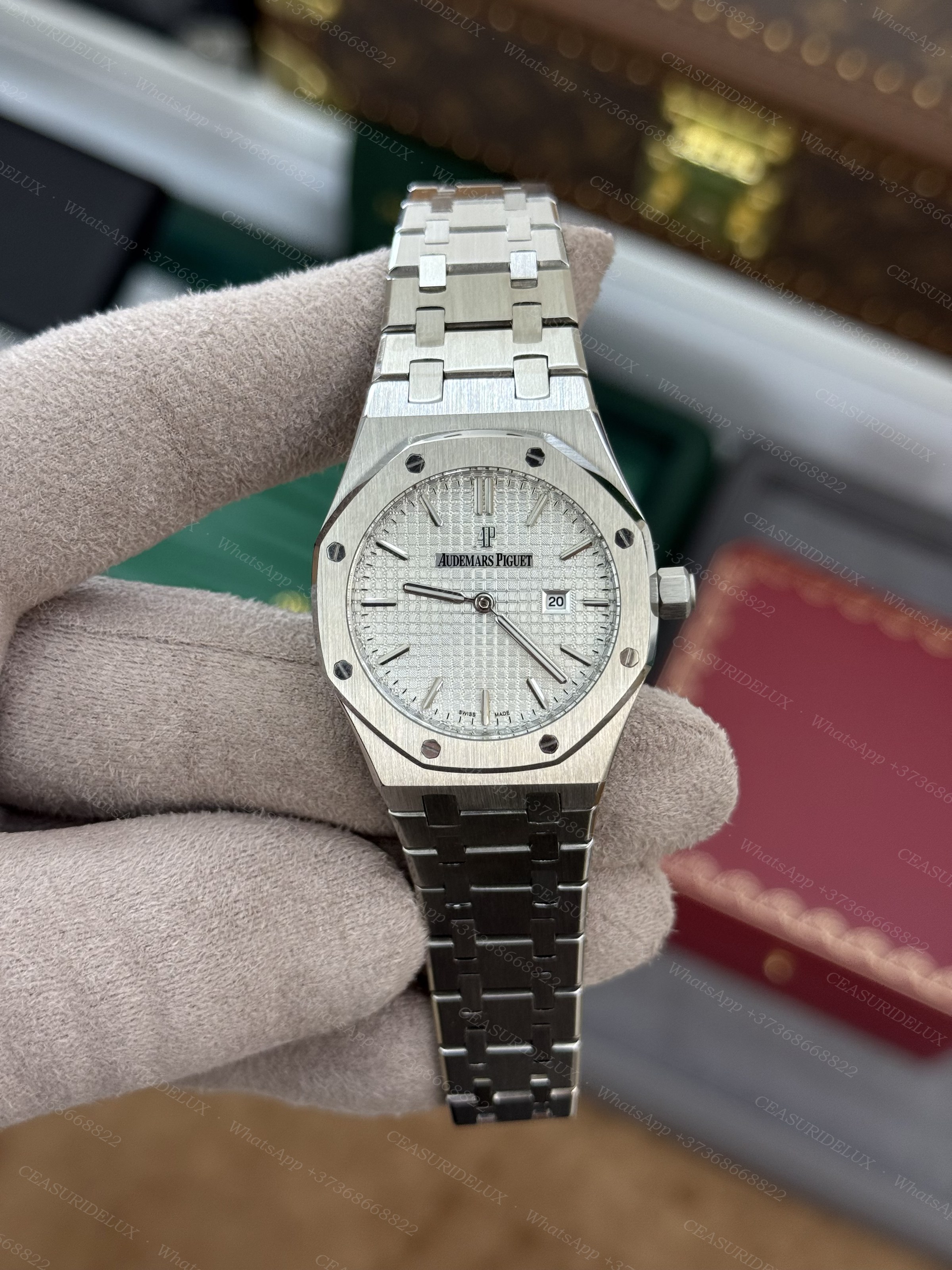 Audemars Piguet Royal Oak 33mm Background