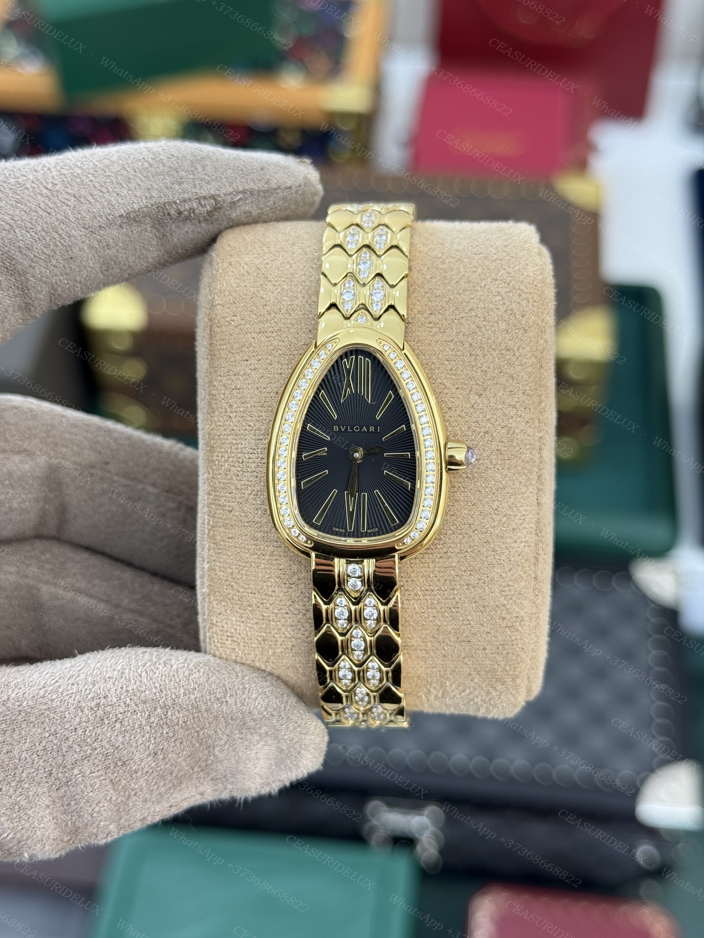 Bvlgari Serpenti Background