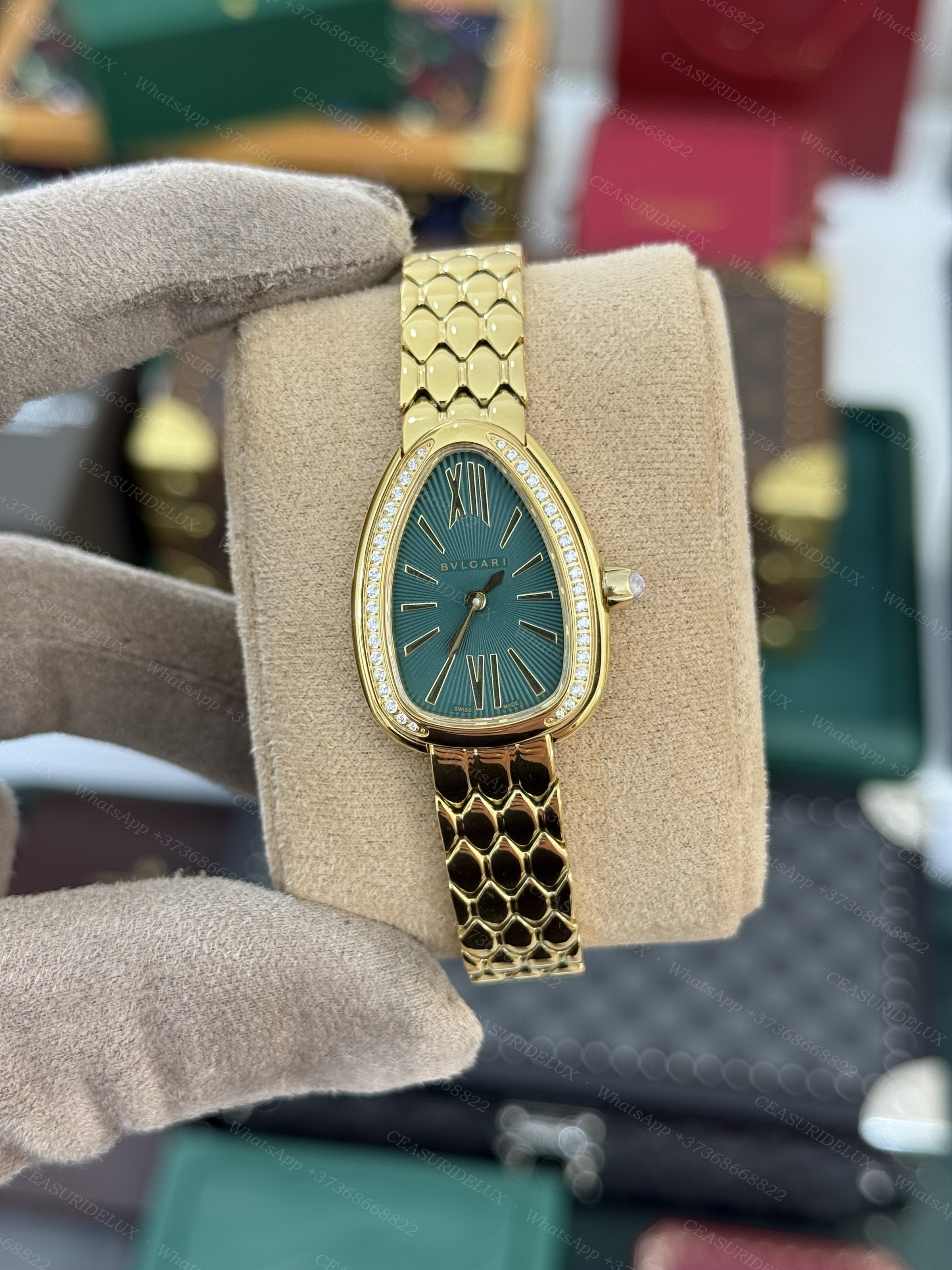 Bvlgari Serpenti Background