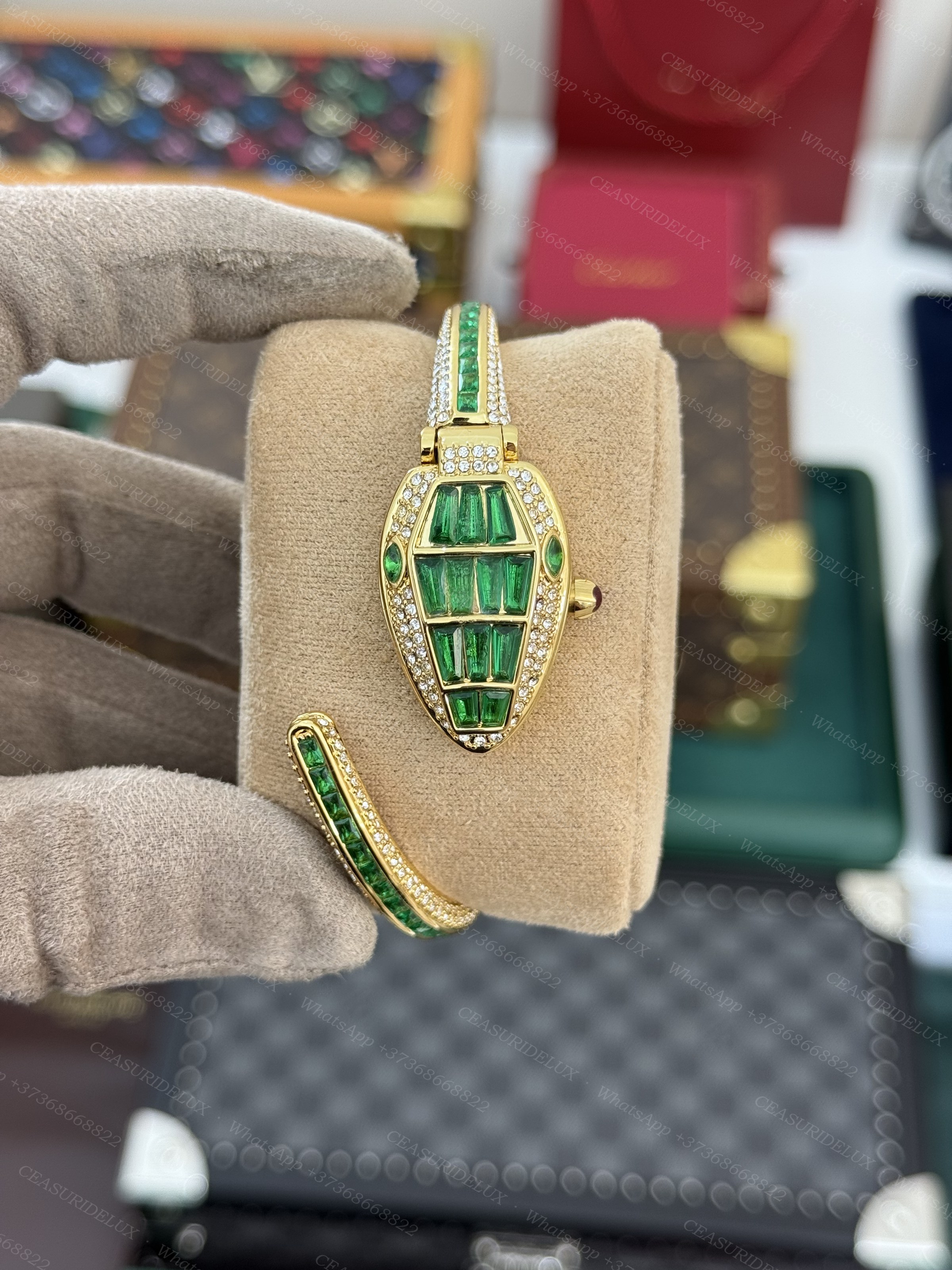 Bvlgari Serpenti Background