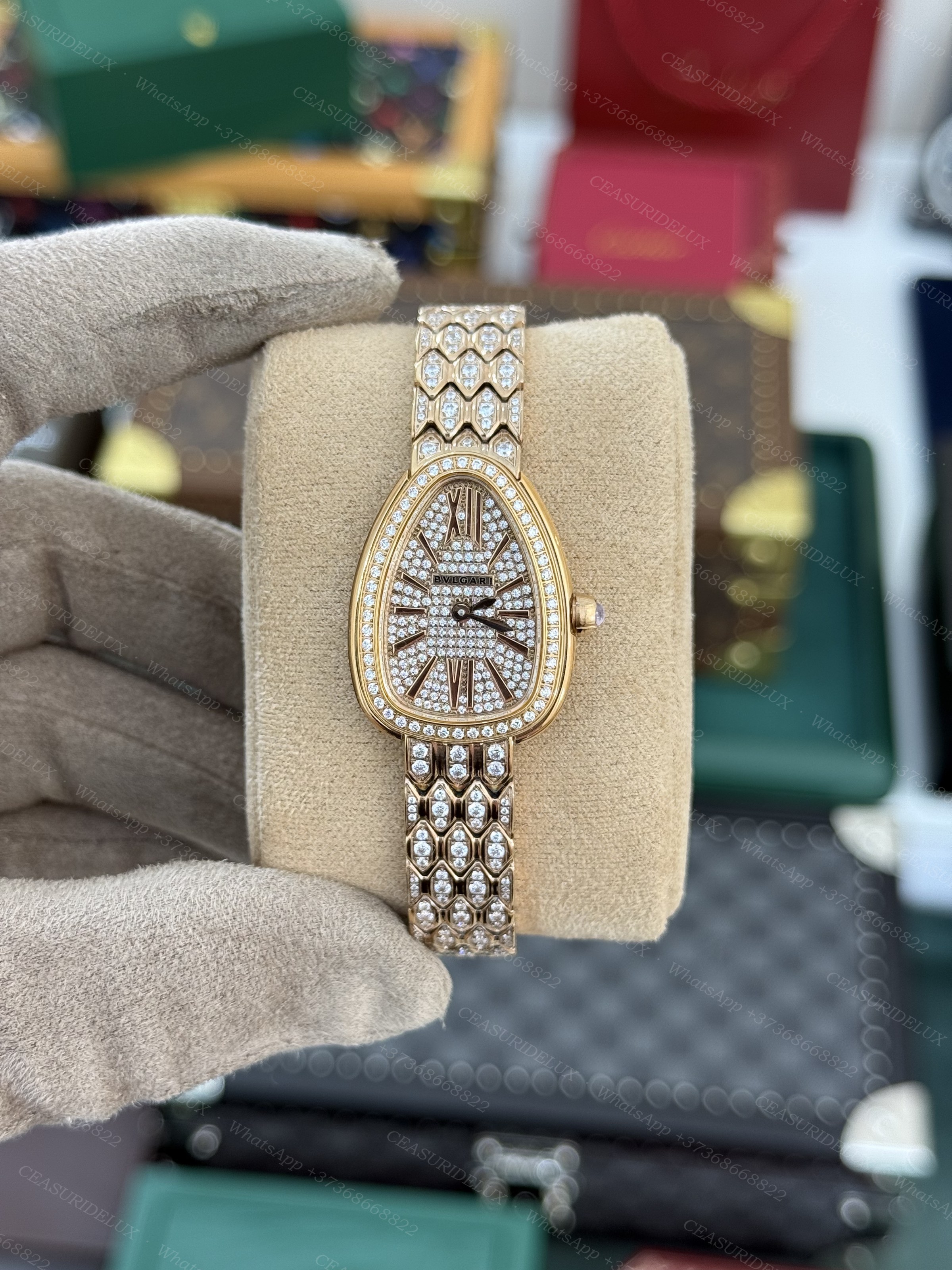 Bvlgari Serpenti Background