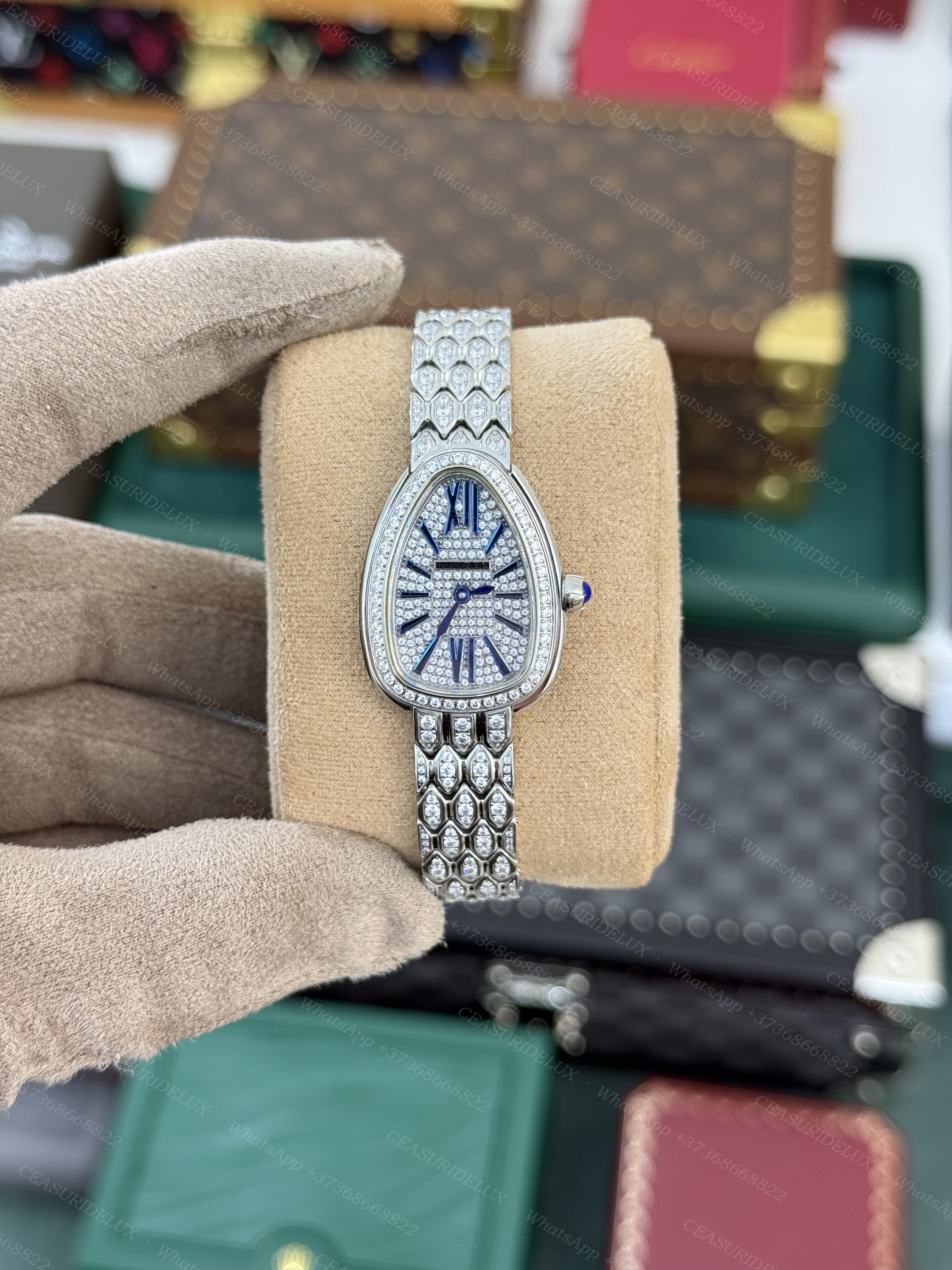 Bvlgari Serpenti Background