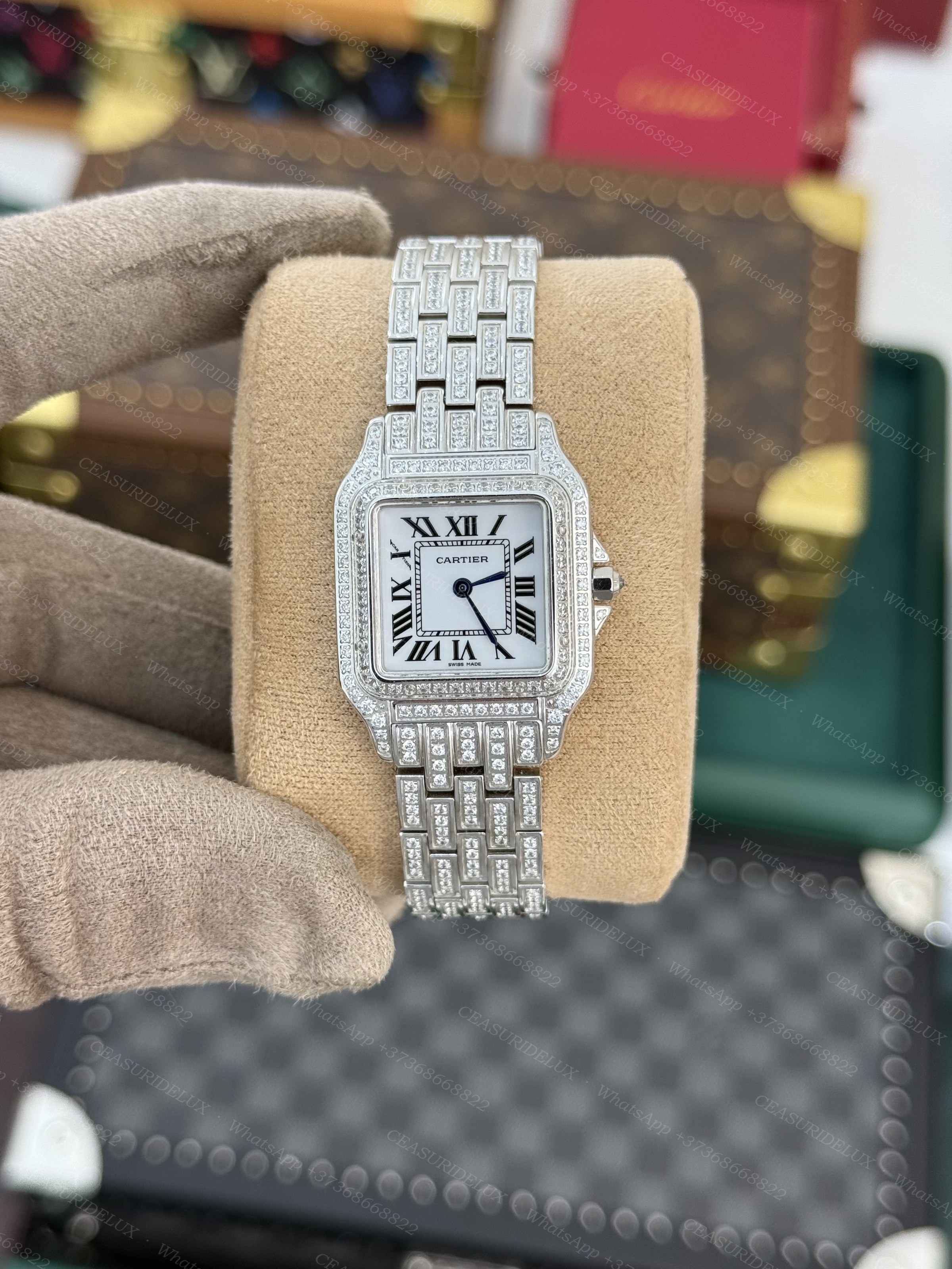 Cartier Panthere 27mm Background