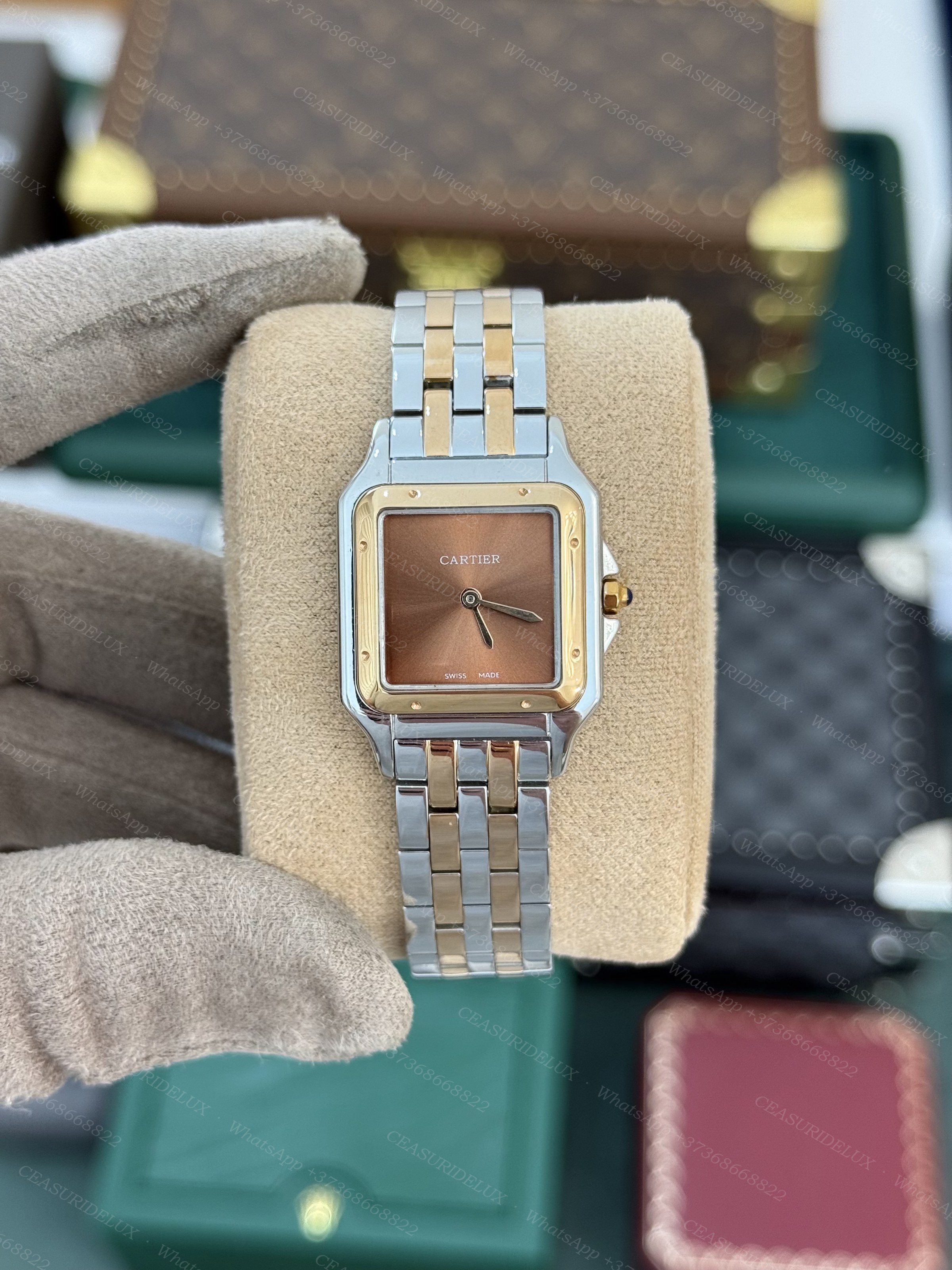 Cartier Panthere 27mm Background