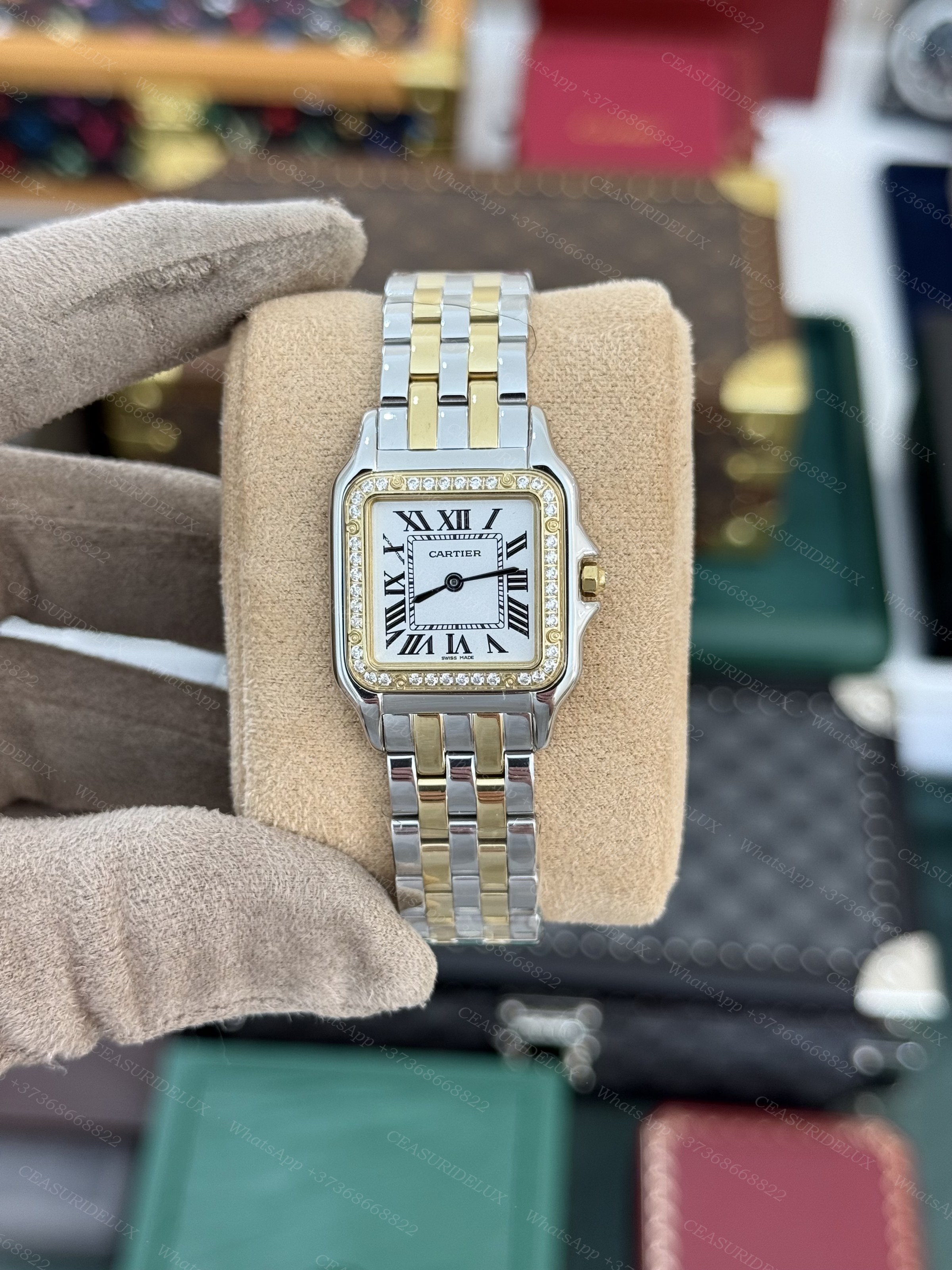 Cartier Panthere 27mm Background