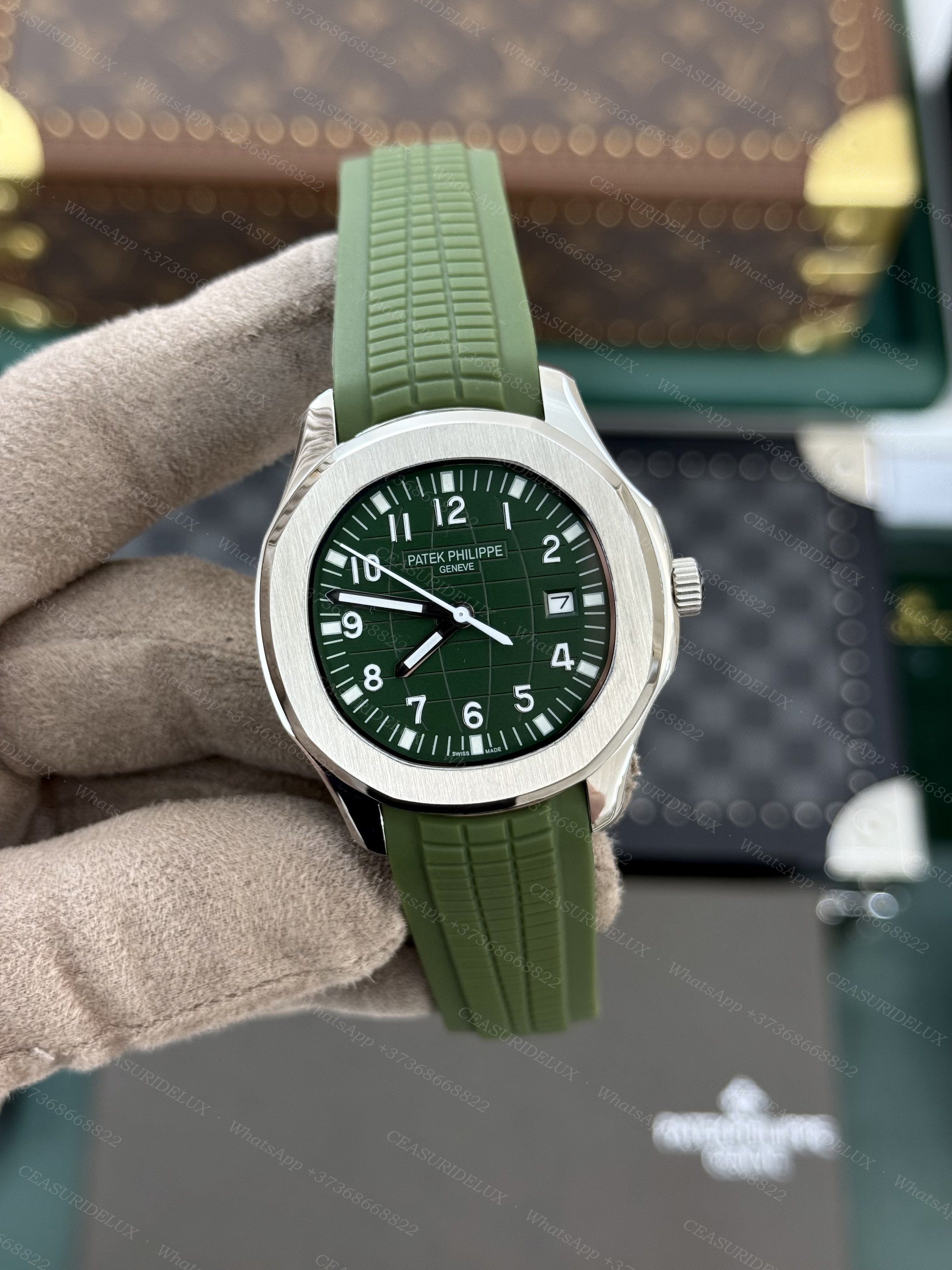 Patek Philippe Aquanaut Background