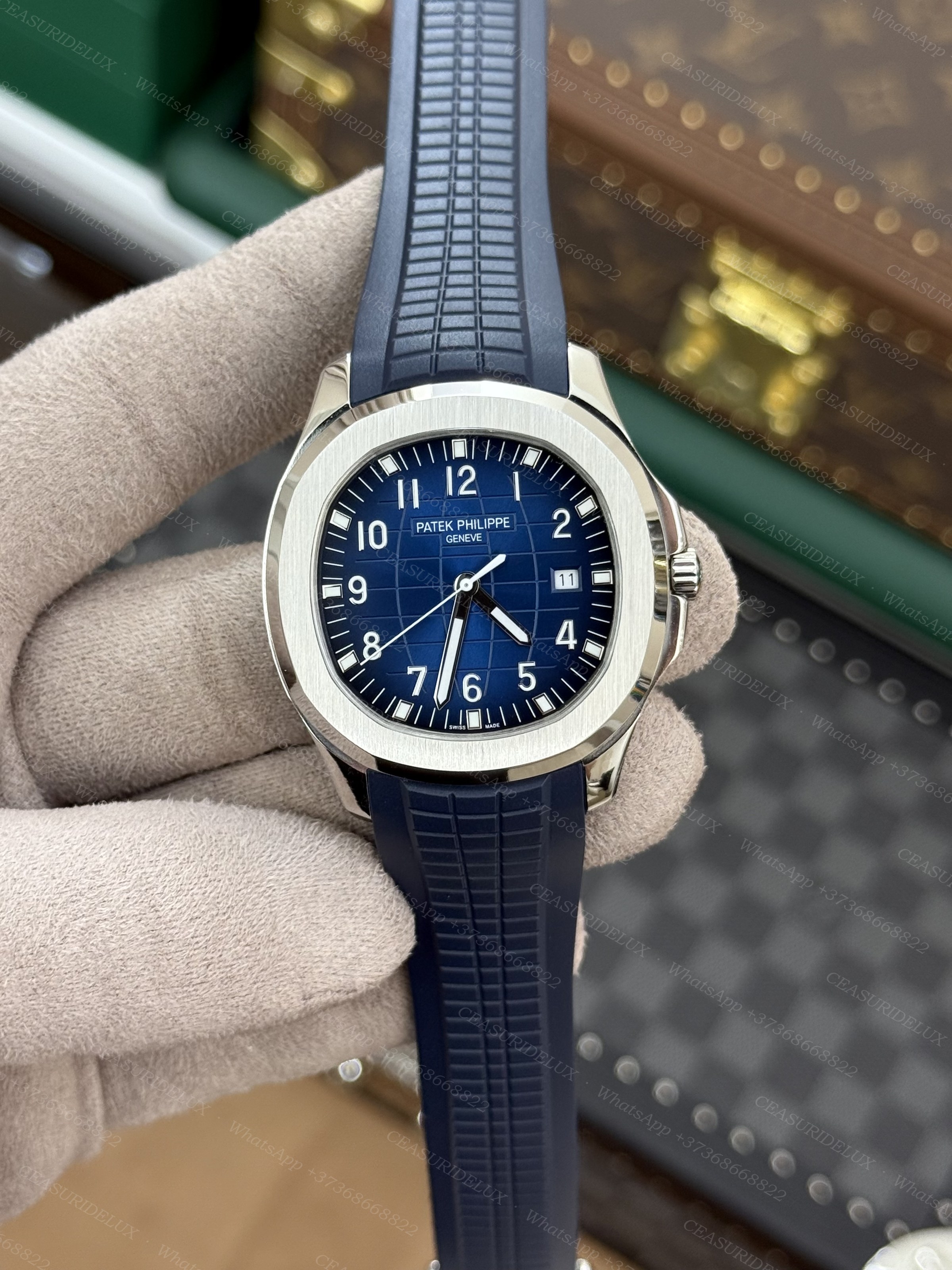 Patek Philippe Aquanaut Background