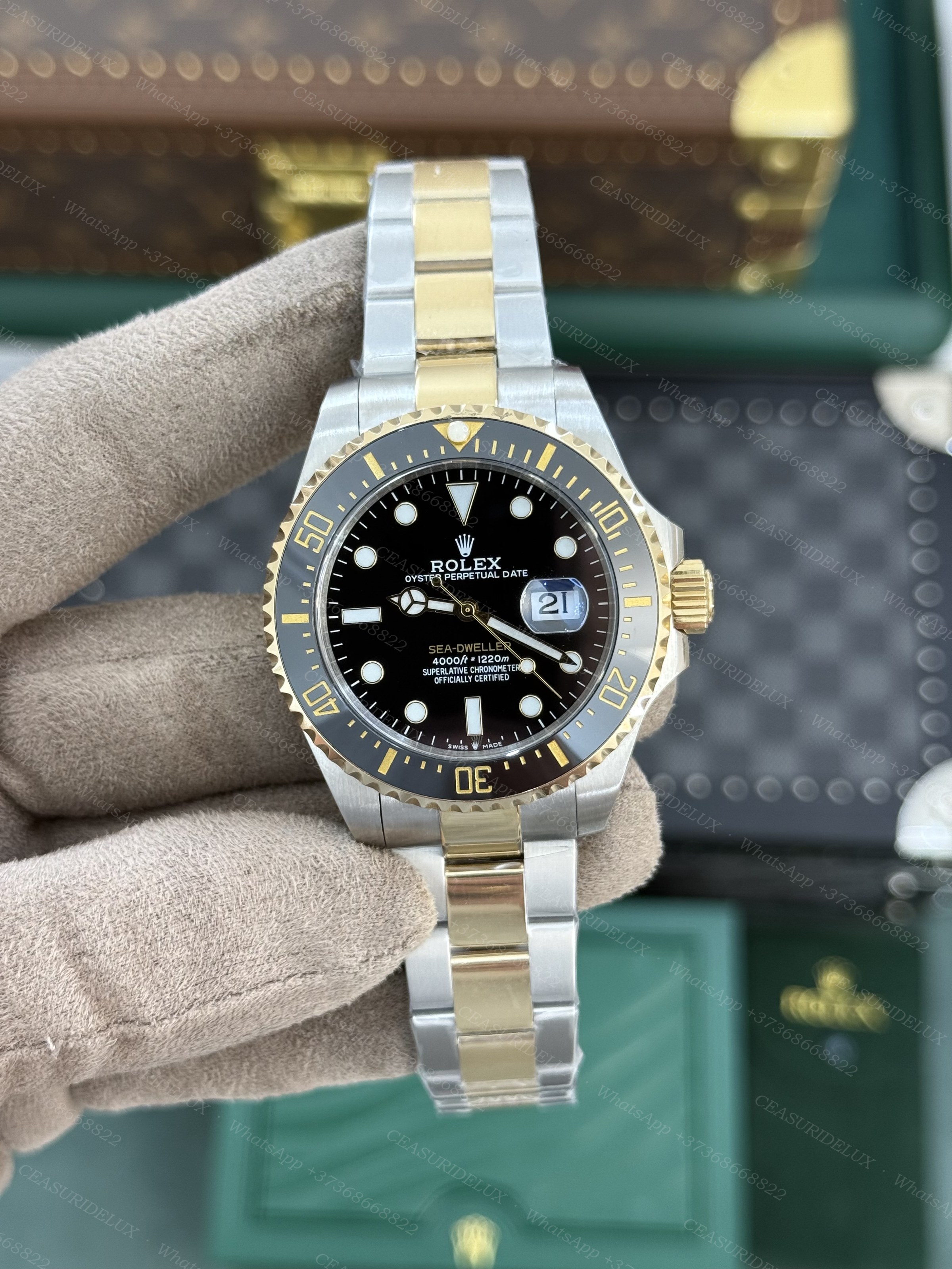 Rolex Sea-Dweller 43 Background