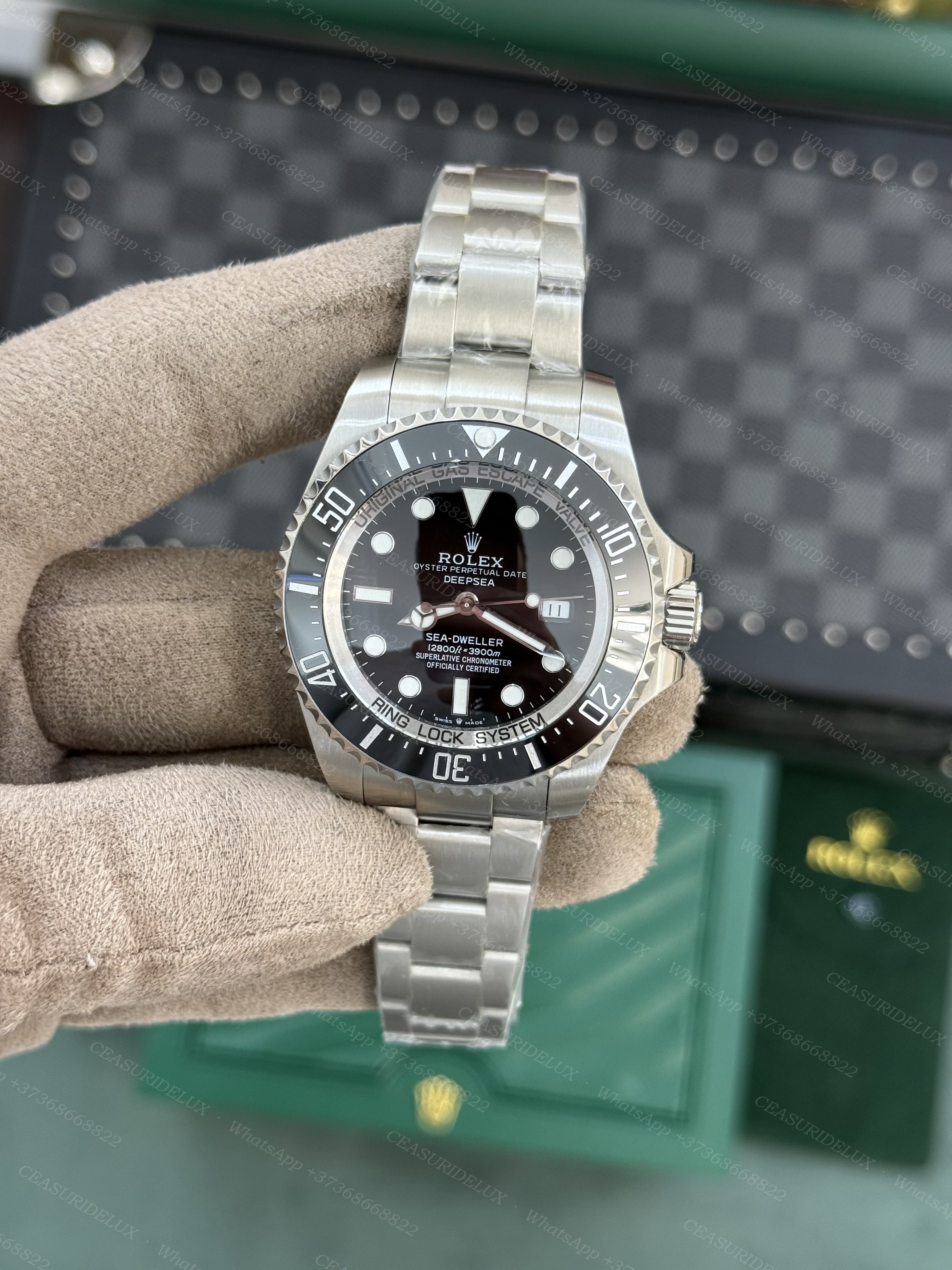 Rolex Sea-Dweller 44 Background
